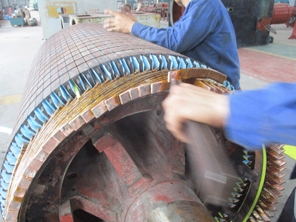 西安西瑪高壓電機轉子銅條繞組嵌線方法。 西安西瑪高壓電機轉子銅條繞組嵌線方法。