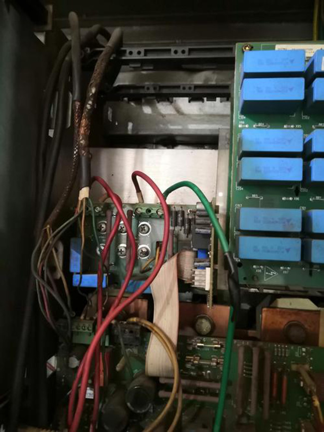 圖為高壓電機勵磁柜內(nèi)部保險照片 圖為高壓電機勵磁柜內(nèi)部保險照片